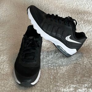 Women’s Nike Air Max’s lightly worn.